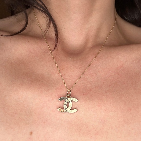 CHANEL Logo CC Gold Tone Stamped Zipper Pull Charm on Necklace - Picture 2 of 5